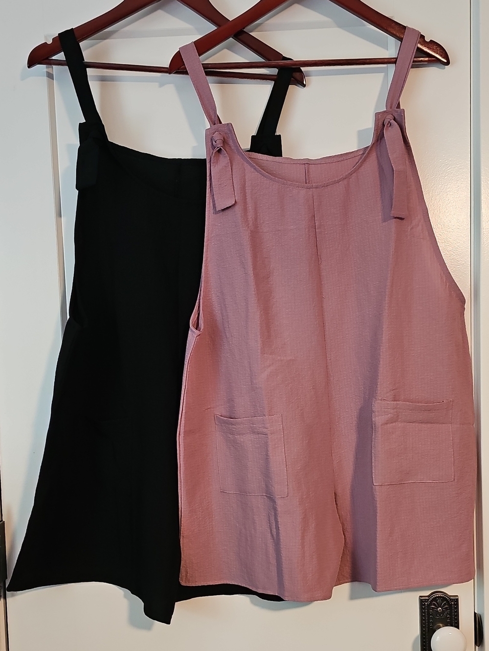 Tie-Shoulder Mauve & Black Romper with Front Pockets XL